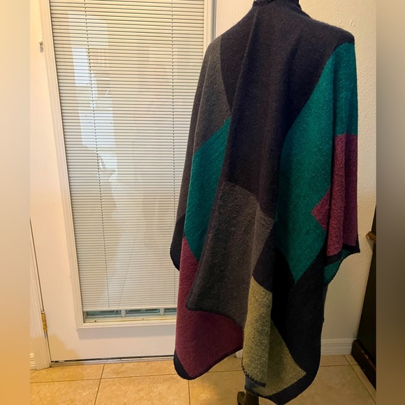 Knit sweater wrap in color block print - Picture 3 of 10